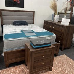 BLOWOUT FLOOR SAMPLE DISPLAY BEDROOM SET 4 Pcs $599