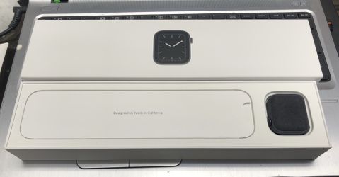 NEW Apple Watch series 5 40mm GPS-Space Gray