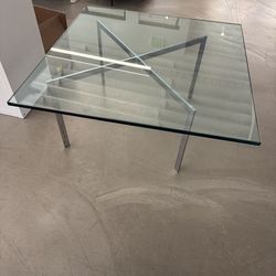 Designer made glass coffee table : 40"x40" and 18" tall
