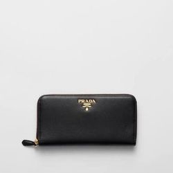 Prada wallet Like New box included 