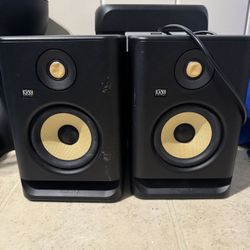 2 KRK speakers 