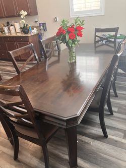 Dinner Table + 6 Chairs