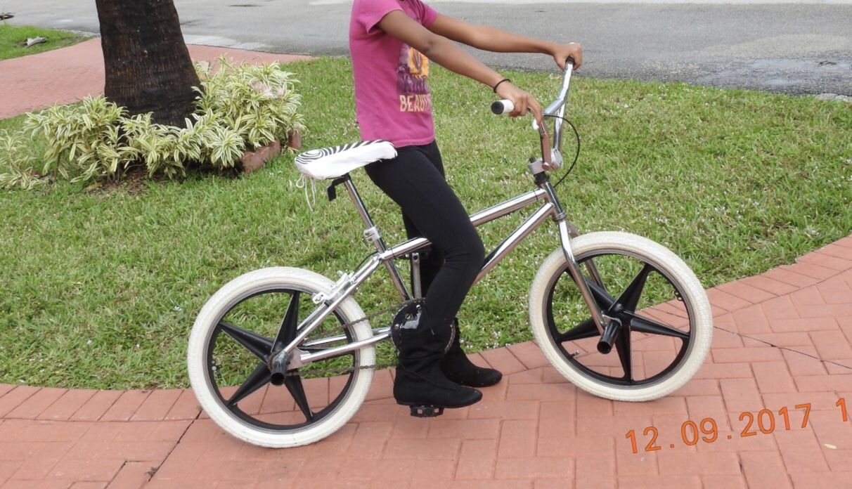 Old School GT BMX BIKE Chrome/Black/White Rare!!!