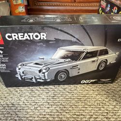 RETIRED LEGO Creator Expert #10262 James Bond™ Aston Martin DB5