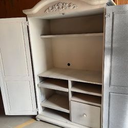 Armoire , Coffee Bar 