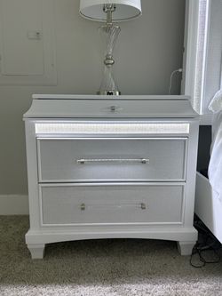 White LED glam nightstand- pickup only