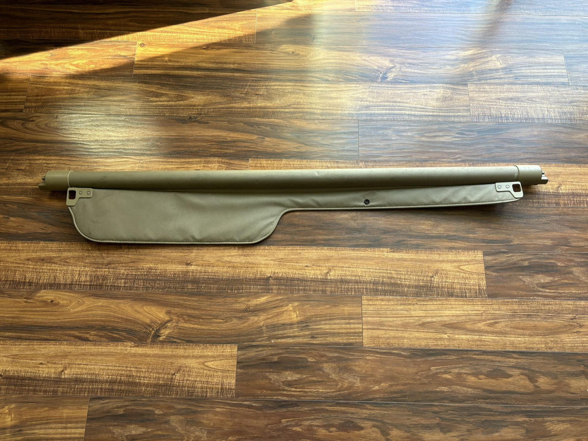 Land Rover Discovery 2 Retractable Cargo Area Shade Beige