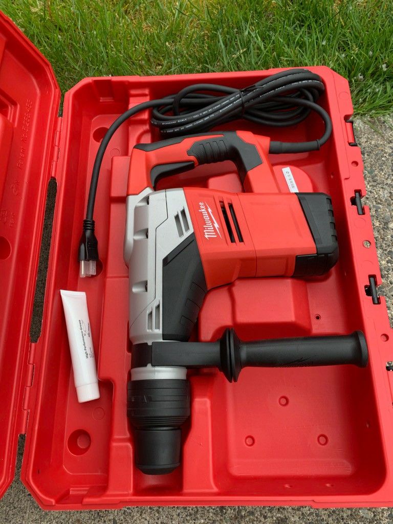 NEW Milwaukee in. SDS-Max Rotary Hammer