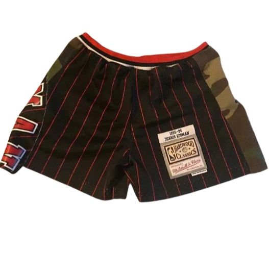 VINTAGE- CUSTOM STICTHED CHICAGO BULLS DENNIS RODMAN SHORTS SZ - S