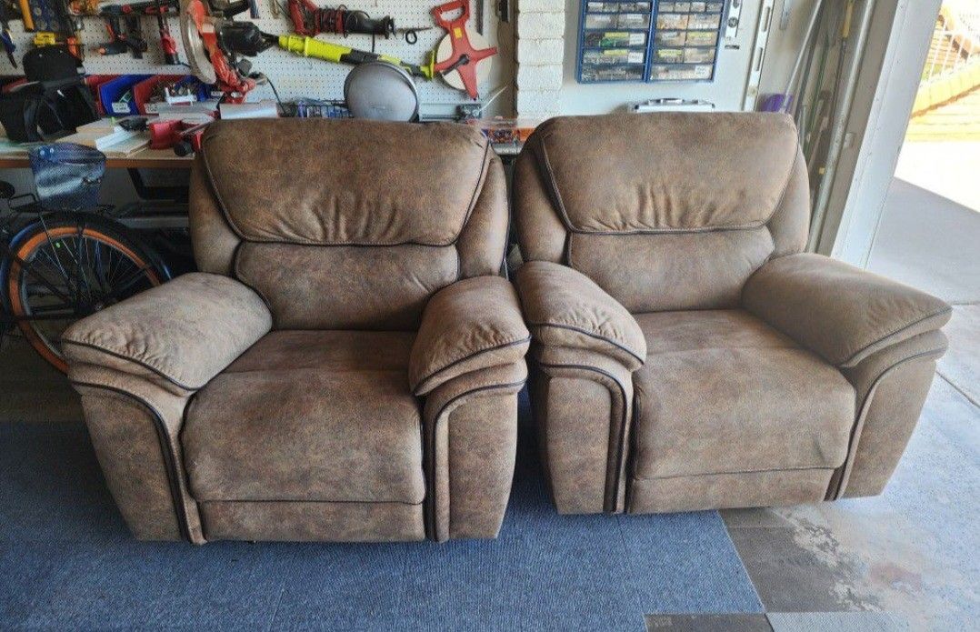2 Rocker Recliners for Sale in Mesa, AZ OfferUp