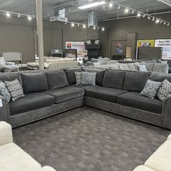 FREE DELIVERY Big Grey Sectional Couch 