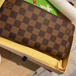 Louis Vuitton Wallet for Sale in Philadelphia, PA - OfferUp