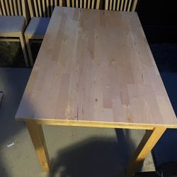 Small Kitchen Table/4 Chairs 