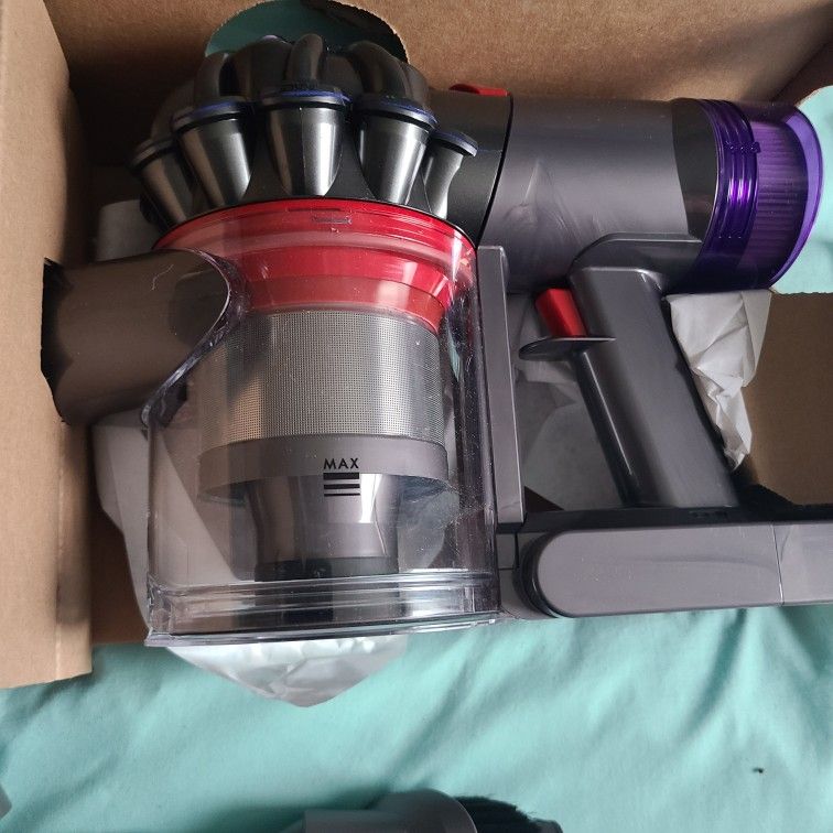 Dyson V8 Brand New Never Used