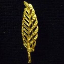 Great Vintage Pin of Gold Tone Leaf