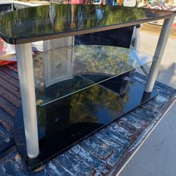 Tv Stand 1/2 Off Was $50 , $25 Now Get R DONE PRICE 