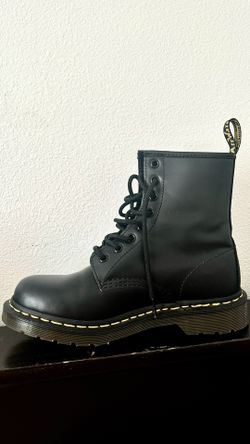 Dr. Marten | Women’s 1460 Boots | Black