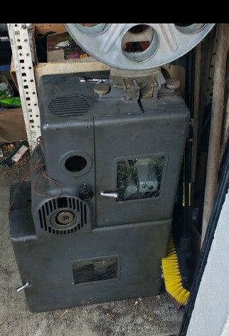 VINTAGE DeVry 35mm Film Projector