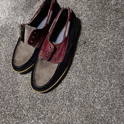 CLASSIC SHOES  !($12)