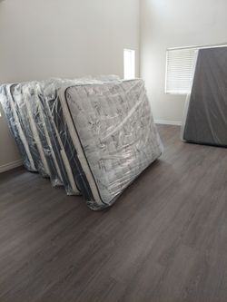 QUEEN PILLOW TOP MATTRESS SET WHIT BOX SPRING BRAND NEW ✅️ 