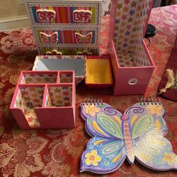 Girl’s Desk Set With A Wooden Jewelry Kit