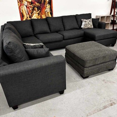 Large Scaled Black Sectional Couch with Chaise ~ Brand New 