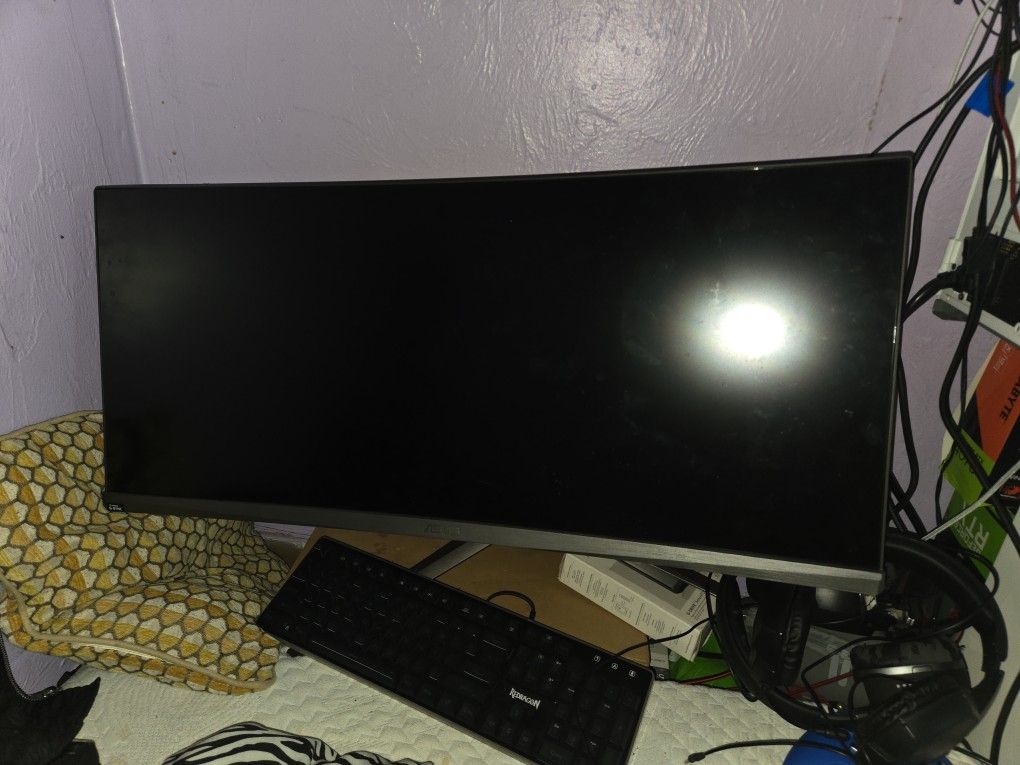 Asus Rog Swift 4k Curve  Monitor.