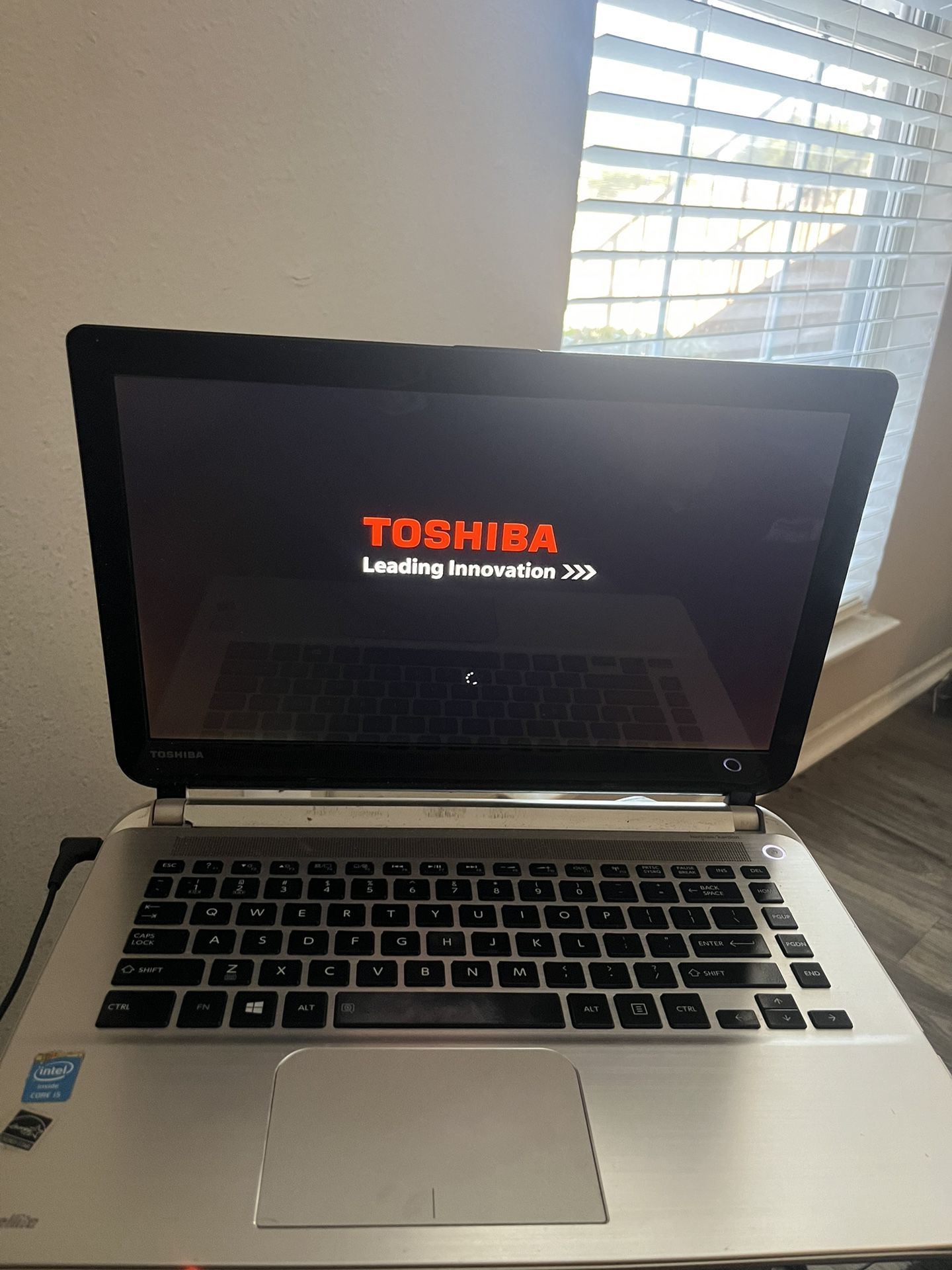 Toshiba E45-B4200 windows 8.1 laptop