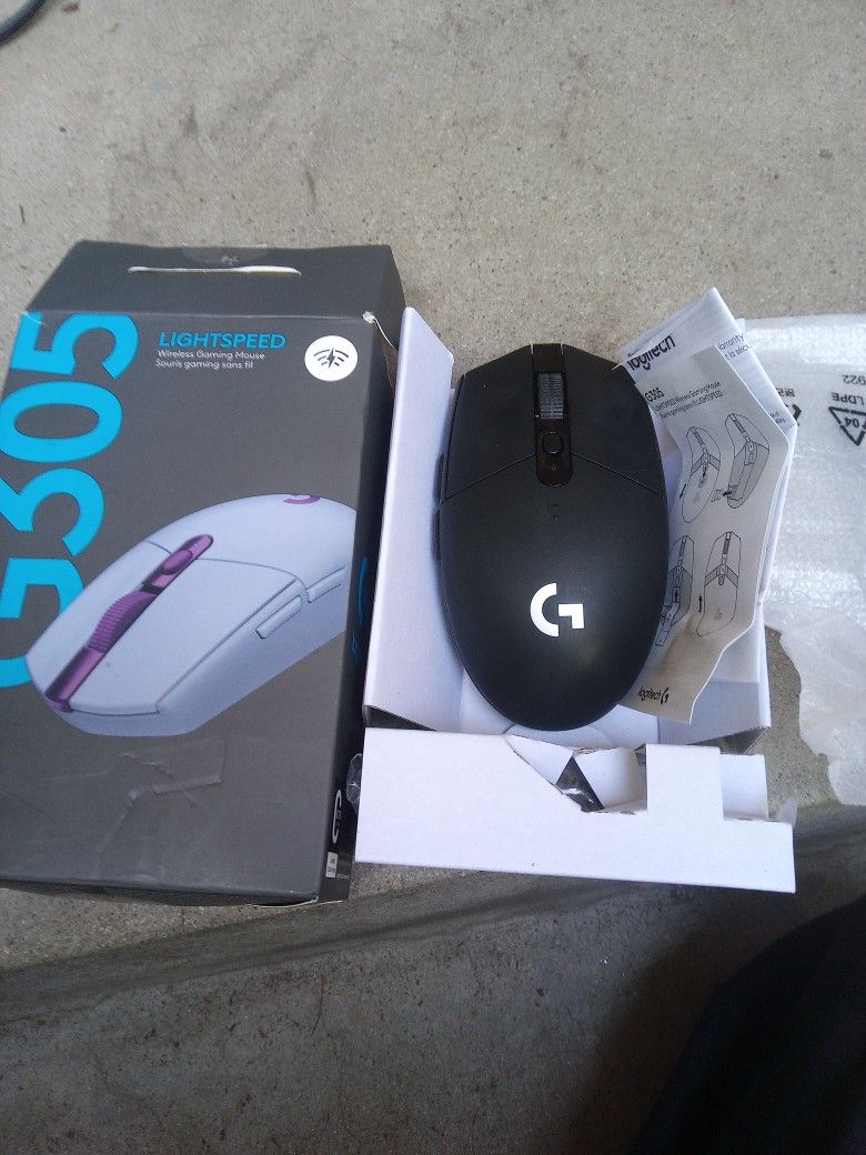 !! Gaming Mouse By Logitech Black In Color Wireless