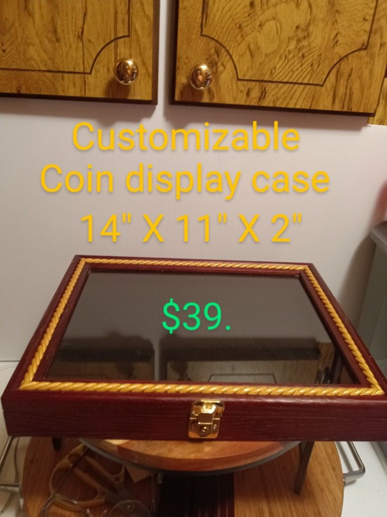 #985... Display Case With Glass Lid