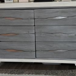 Bedroom Set - Two Dressers And Two Nightstands 