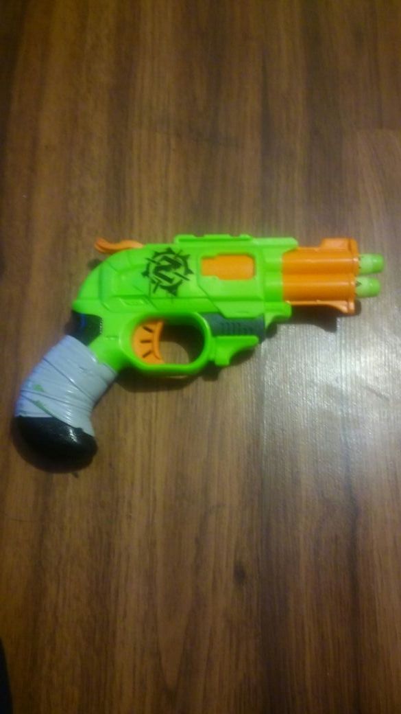 Zombie strike nerf gun double strike