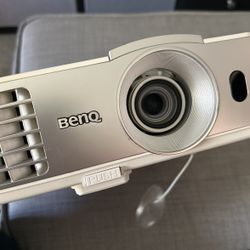 Benq w1070 - 1080p Projector