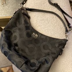 Coach Bag - Like New (original Dillard’s Tag), Dust Bag And Other Little Things That Came With It