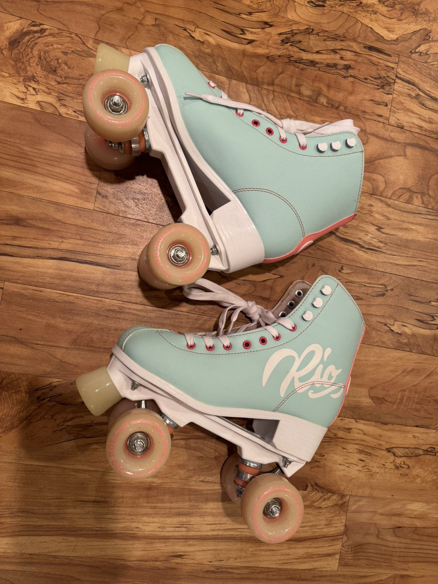 Women’s Size 7 Roller Skates