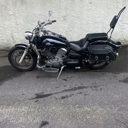 Motorcycle Yamaha Custom 1100