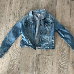 Jean Jacket Size Large But It Runs Smaller
