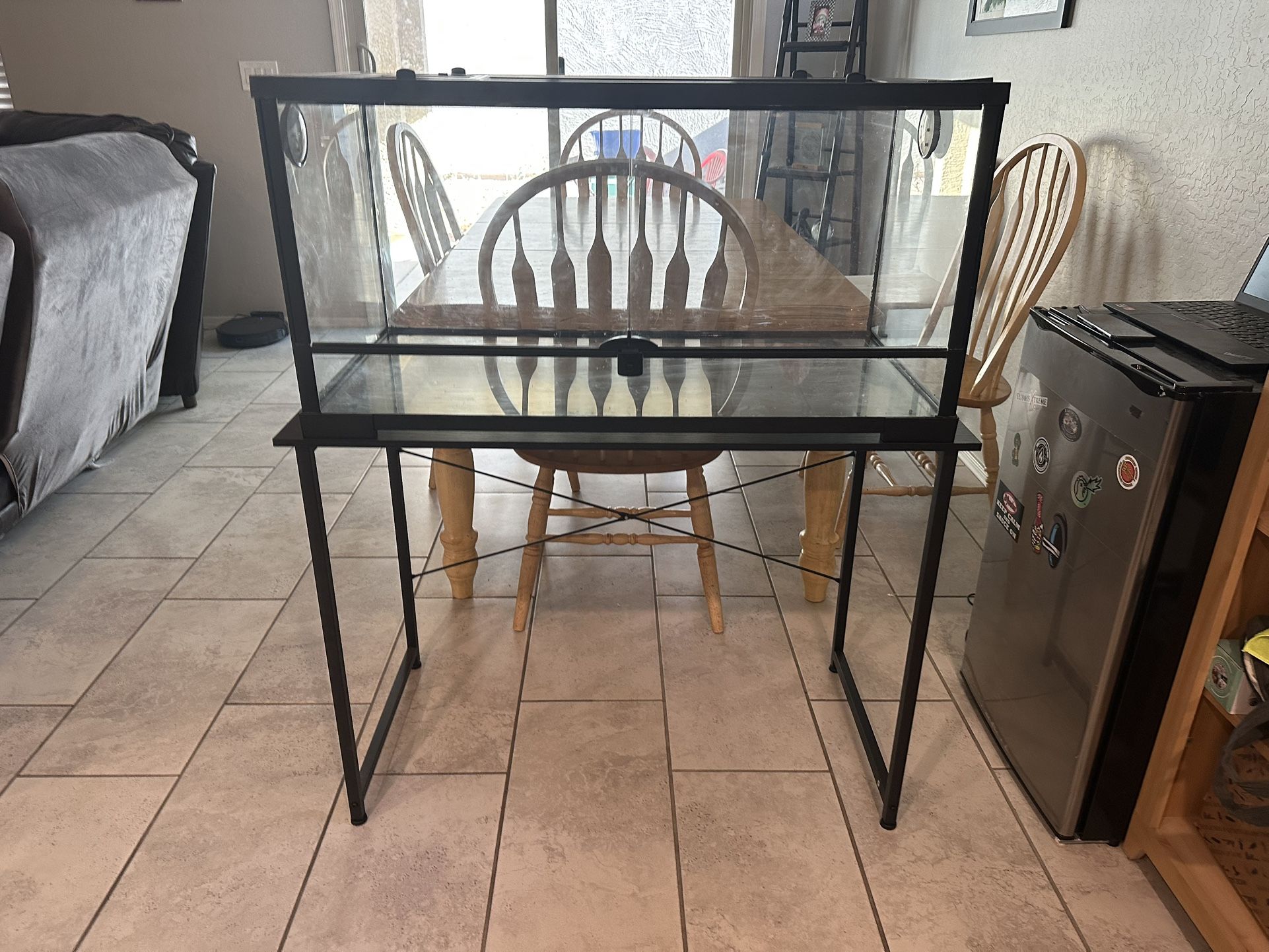 40 Gallon Tank And Table