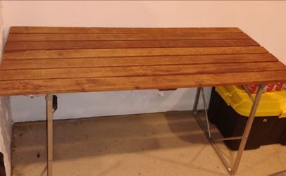 WOODEN FOLDING TABLE