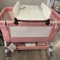 Bedside bassinet With changing table and net Closure 