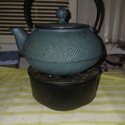Iron Cast Tea Pot And Trivet 