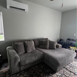 Ashley Lindyn 2 Piece Sectional (Right Arm Facing)