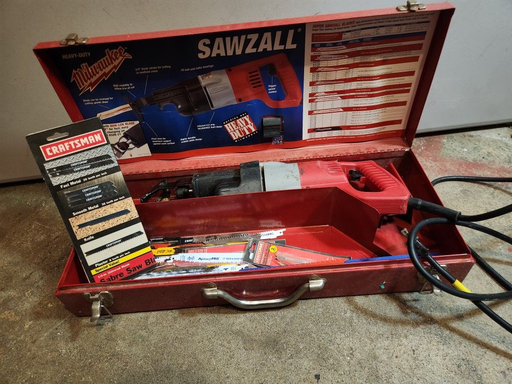 Milwaukee Heavy-Duty Sawzall With Miscellaneous Saw Blades And Case