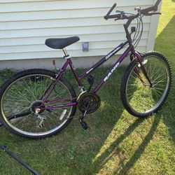 Ladies 18 Speed Bike. 