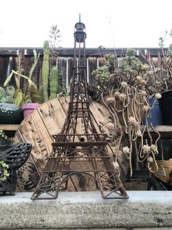 Big Heavy Iron Eiffel Tower Yard Garden Art