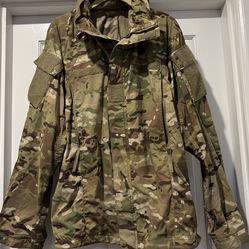 Military surplus Multicam Soft Shell Cold Weather Jacket Gen III Layer 5 Size Medium Regular M-R
