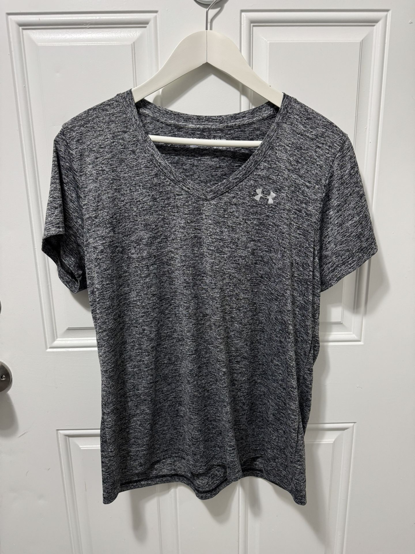 Under Armour Heat Gear Loose  Black & White Top. Women’s Size XL