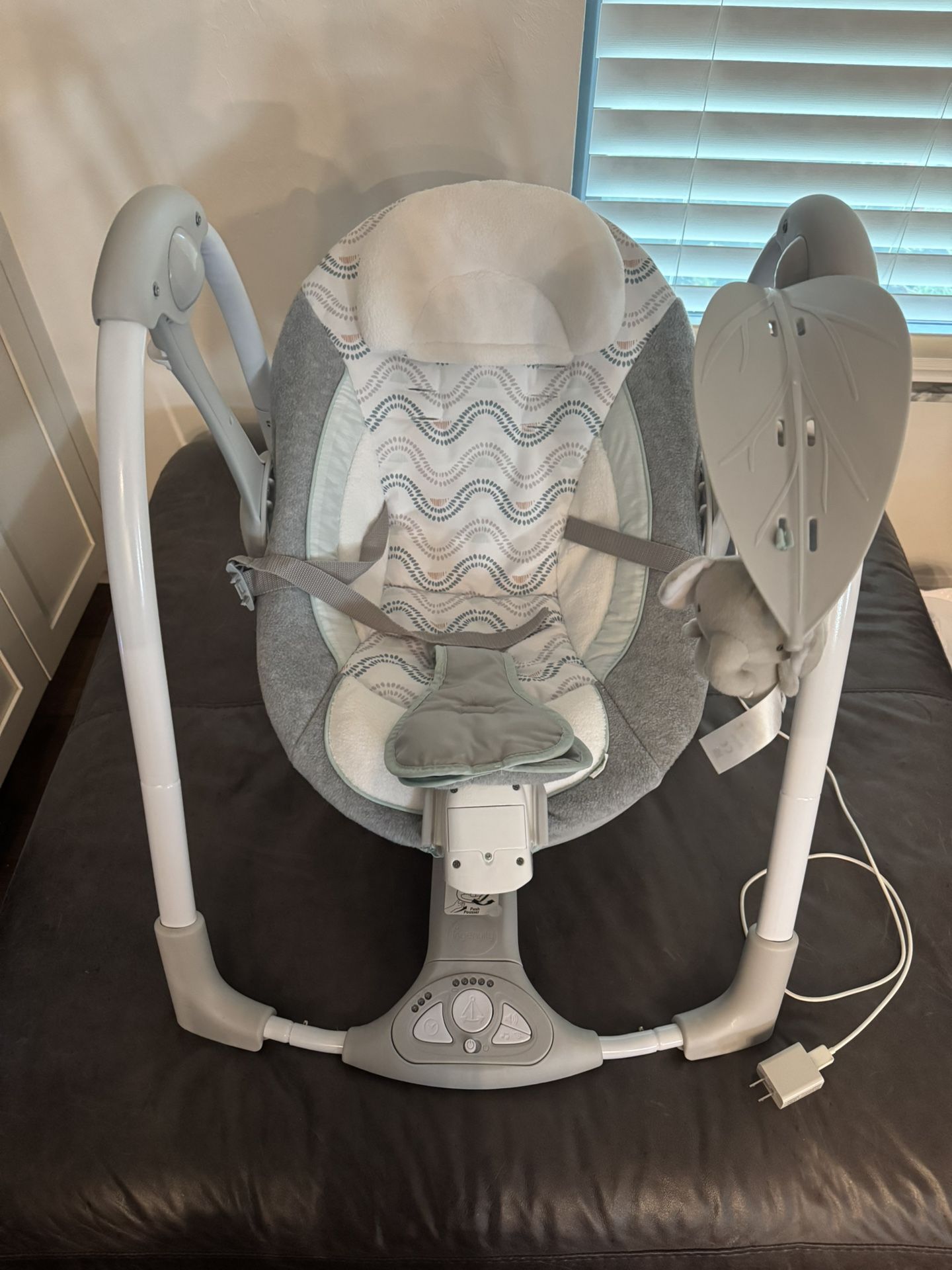 Ingenuity ConvertMe 2-in-1 Compact Portable Baby Swing 2 Infant Seat