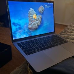 MACBOOK AIR 