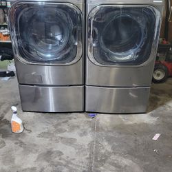 LG Washer Washer And Gas Dryer Set 
